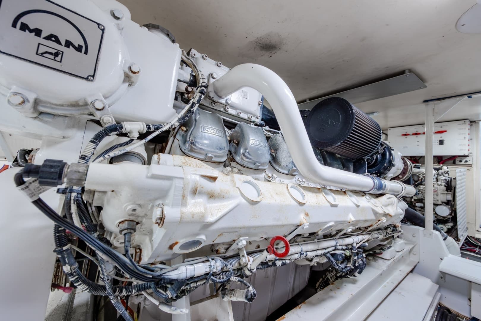 2000 Viking 55 Convertible - Image 19