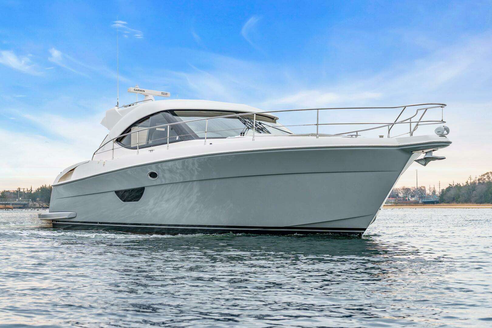 2014 Riviera 44 Sport Yacht - Image 11