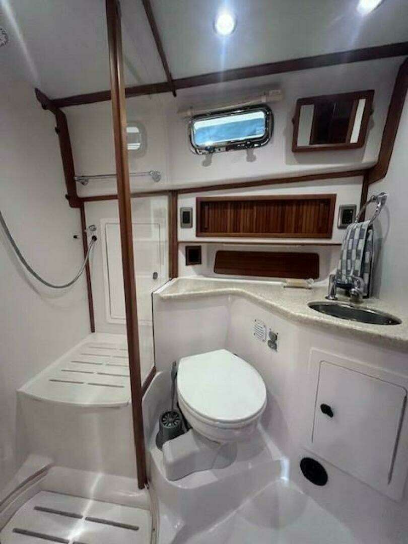2011 Sabre 40 Sedan - Image 33
