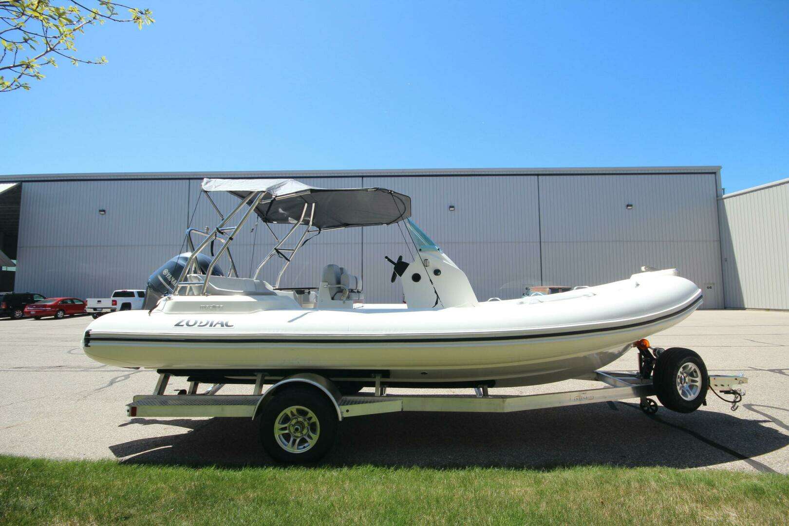 2025 Zodiac Medline 6.8 NEO - Image 3