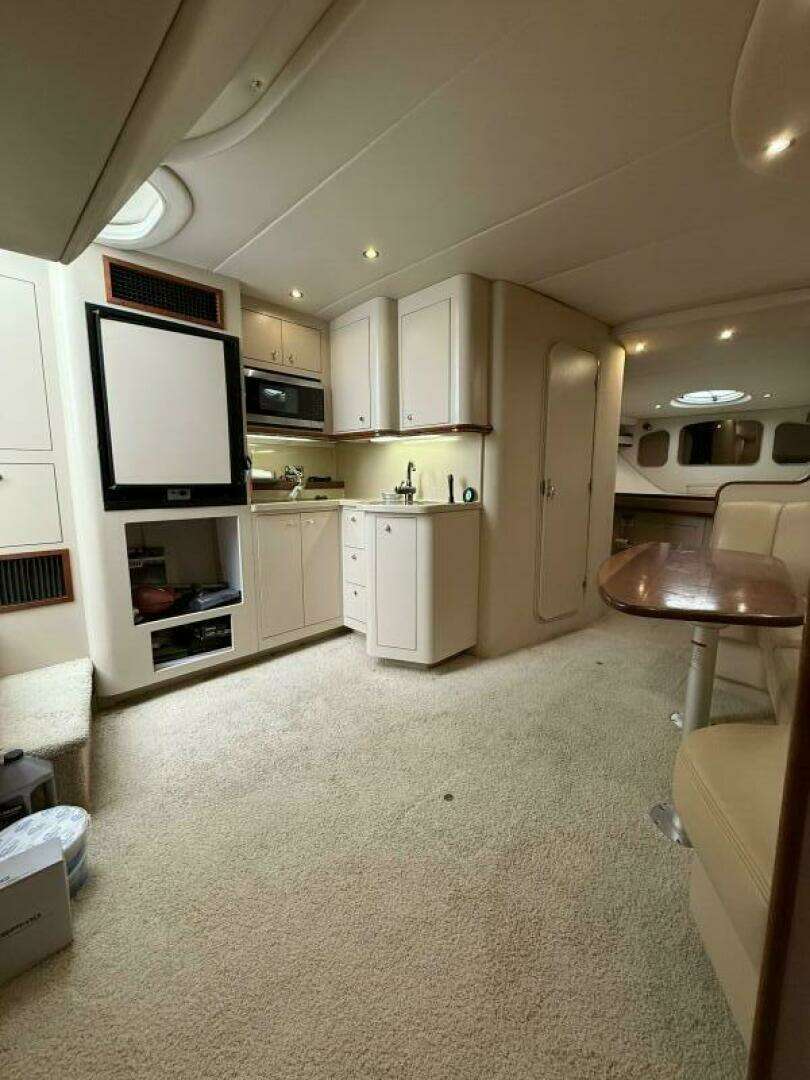 2001 Cruisers 3672 Express - Image 18