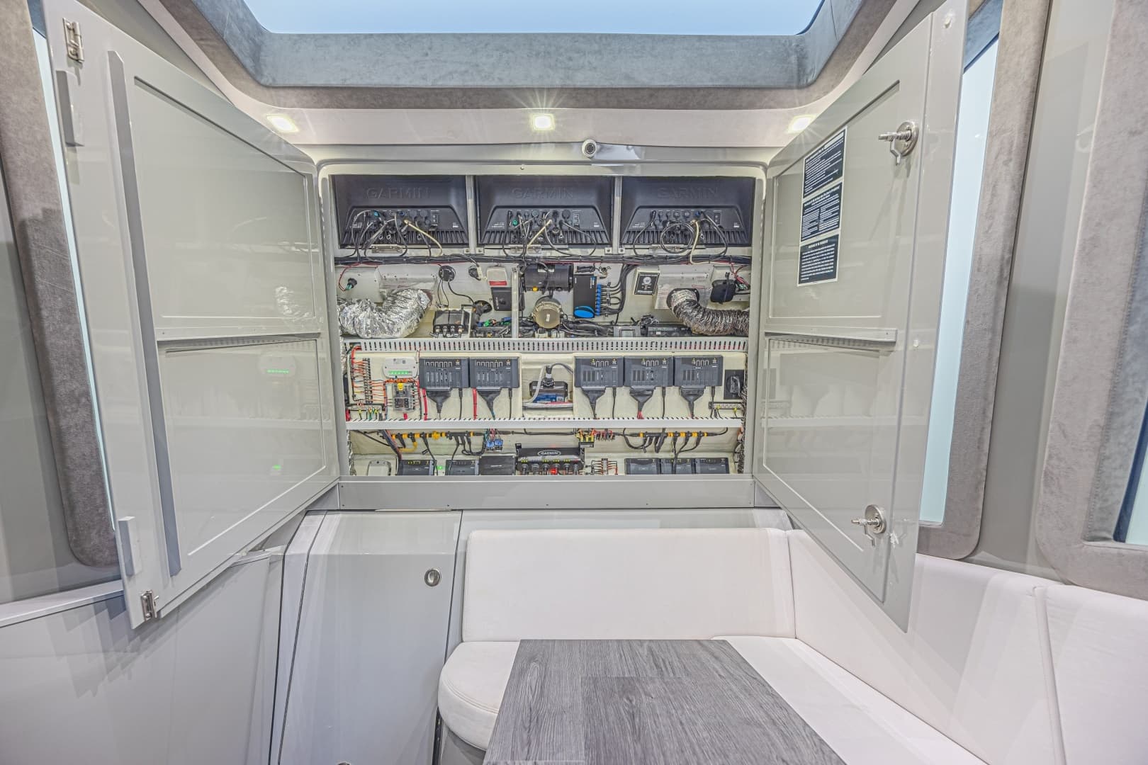 2025 Midnight Express 52 Vitesse - Image 37