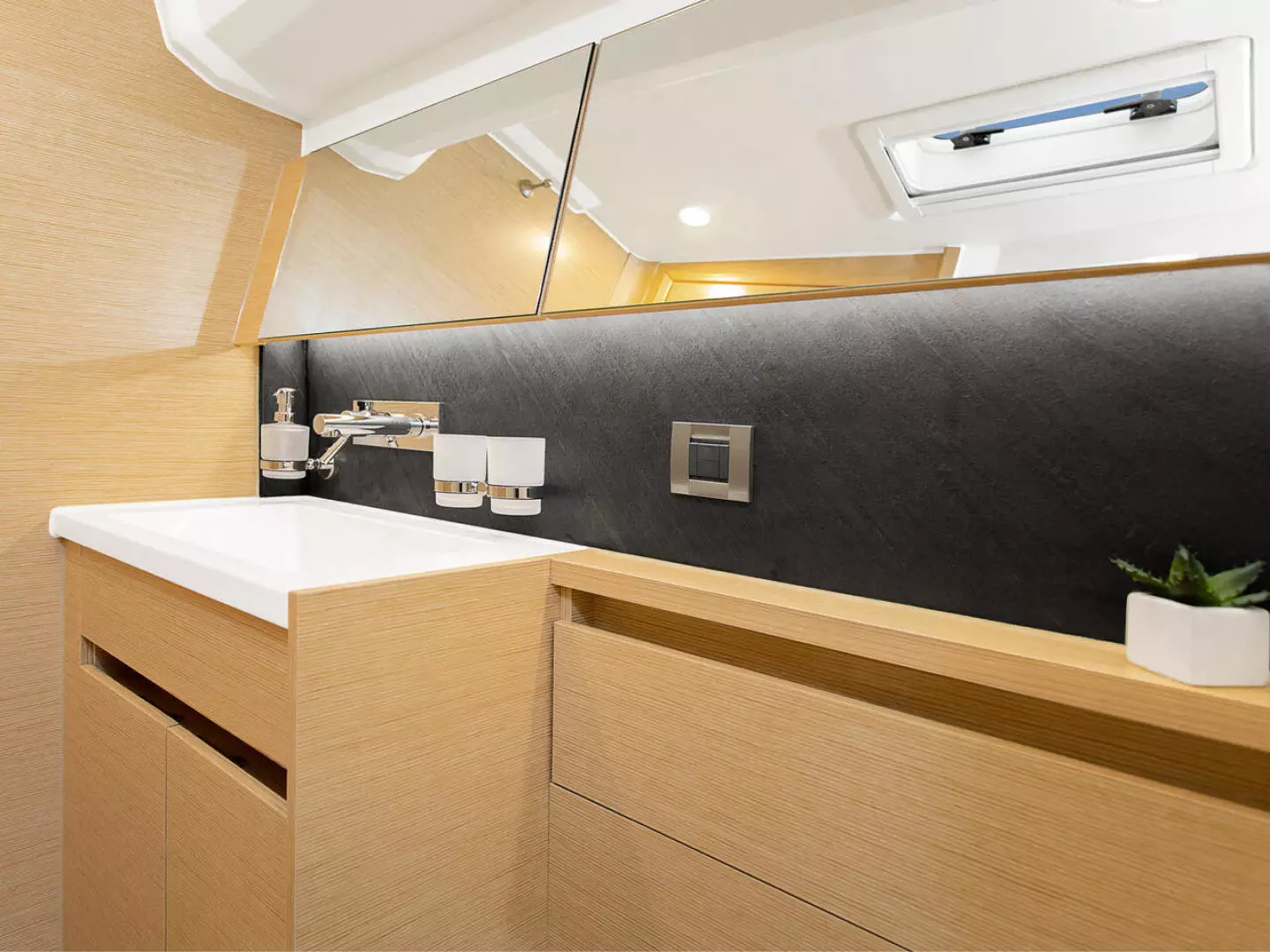 2025 Hanse 508 - Image 14