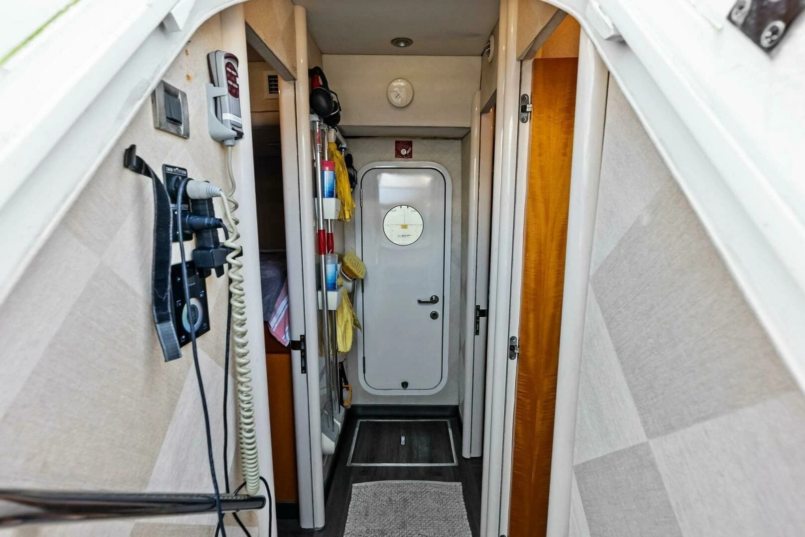 2006 Lazzara Yachts 84 Skylounge - Image 79