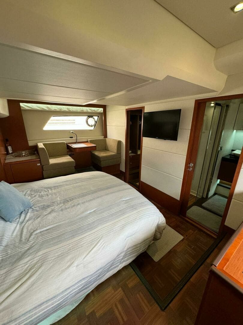 2014 Prestige 550 - Image 35