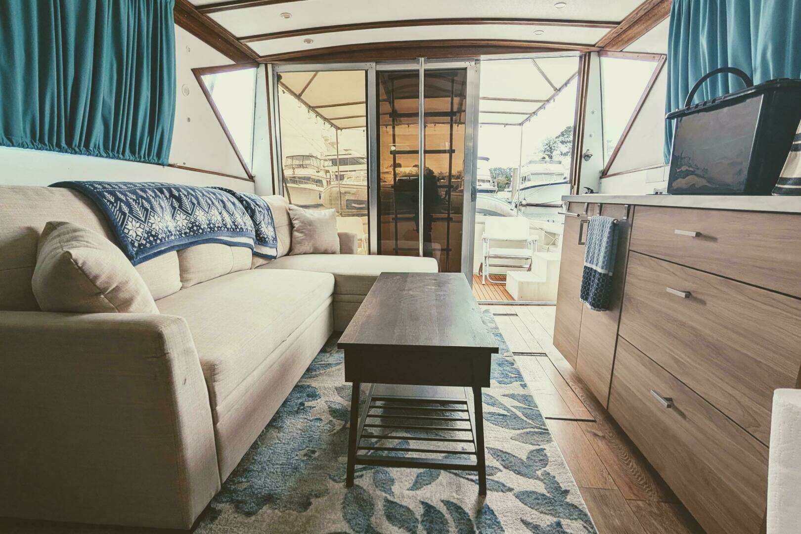 1969 Chris-Craft 35 Commander - Image 16