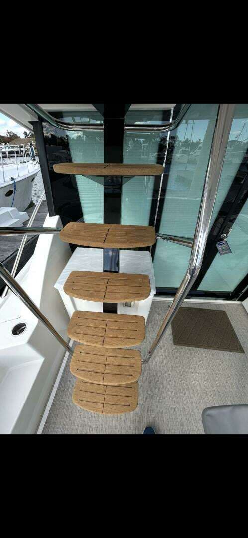 2021 Tiara Yachts 4400 Flybridge - Image 56