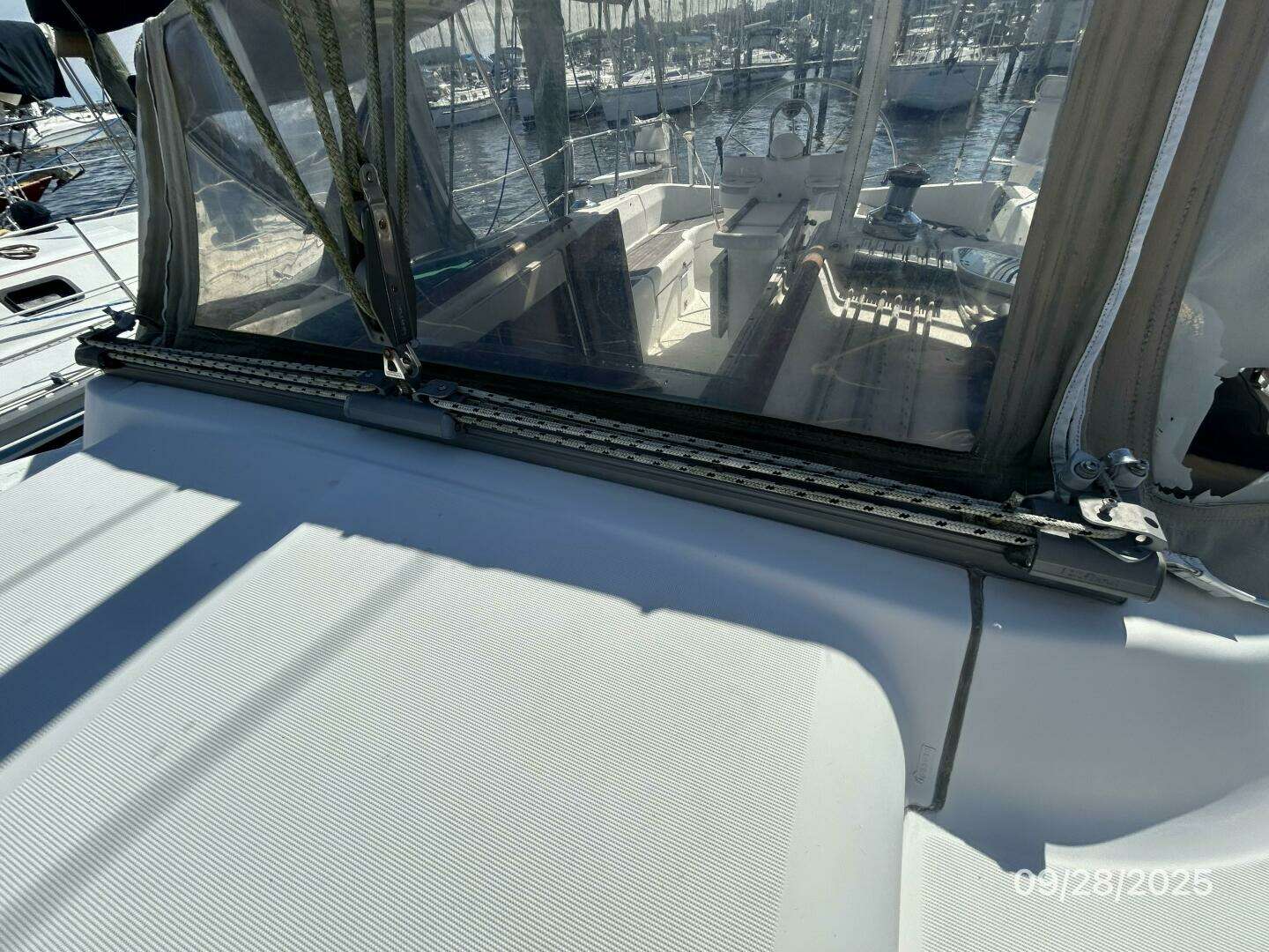1998 Beneteau Oceanis 381 - Image 23