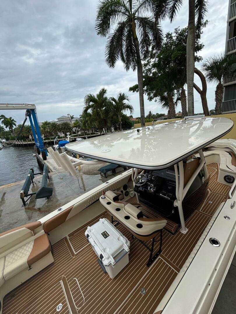 2013 Statement 35 Center Console - Image 9