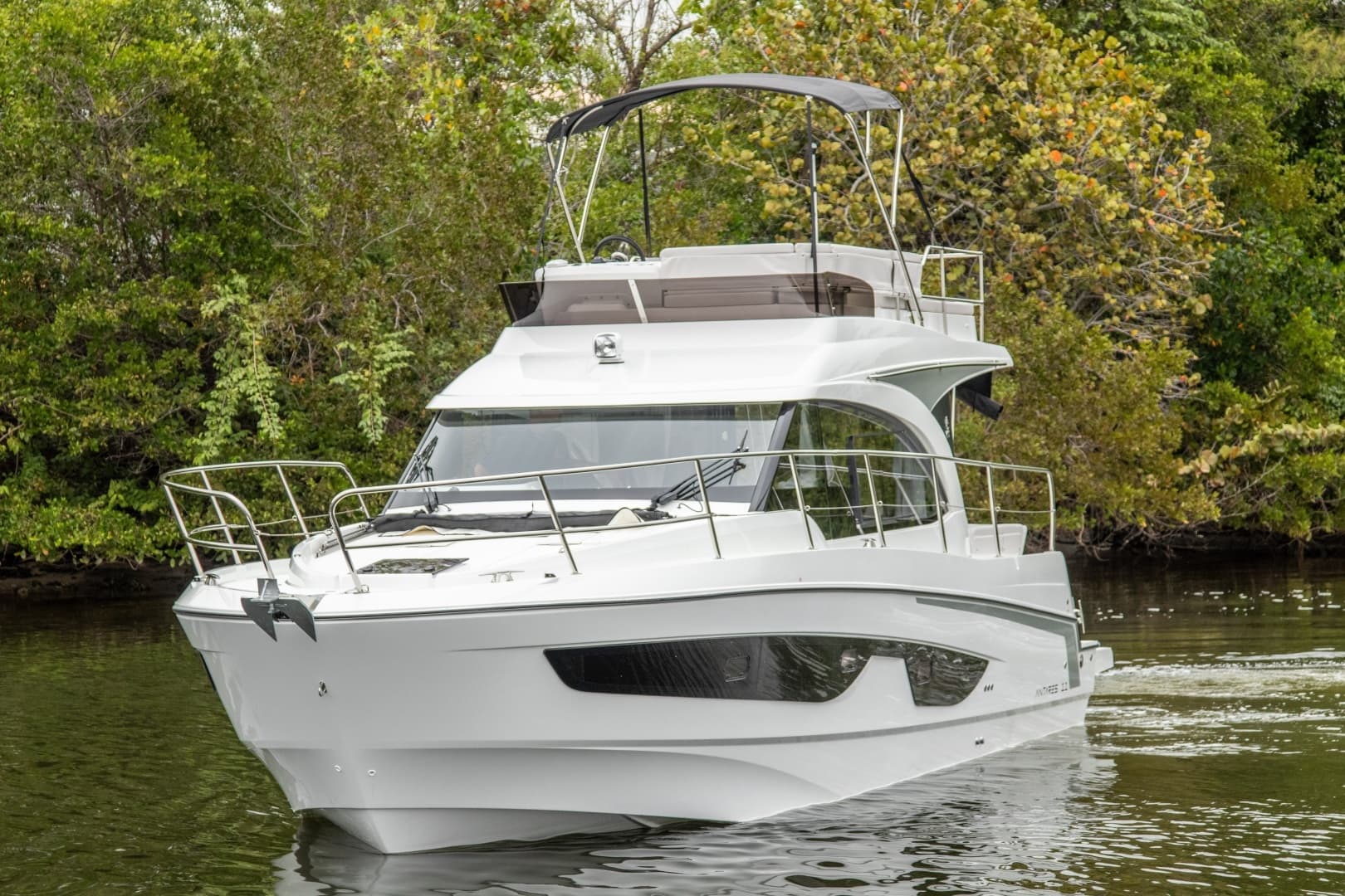 2026 Beneteau Antares 11 - Image 6