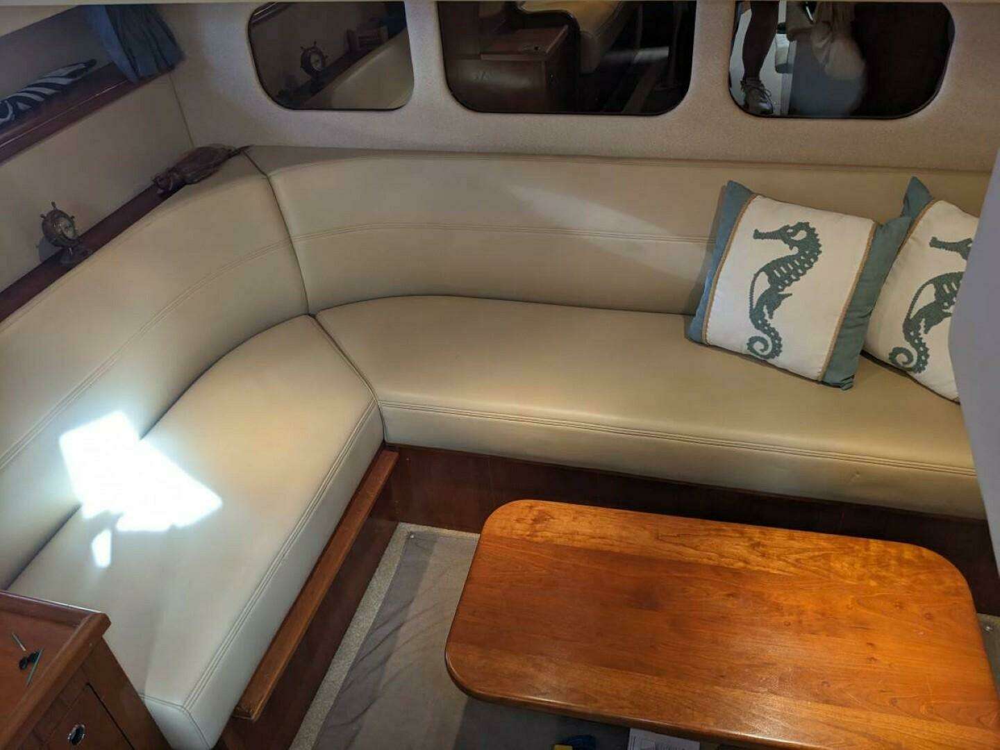 2003 Cruisers Yachts 3970 - Image 18