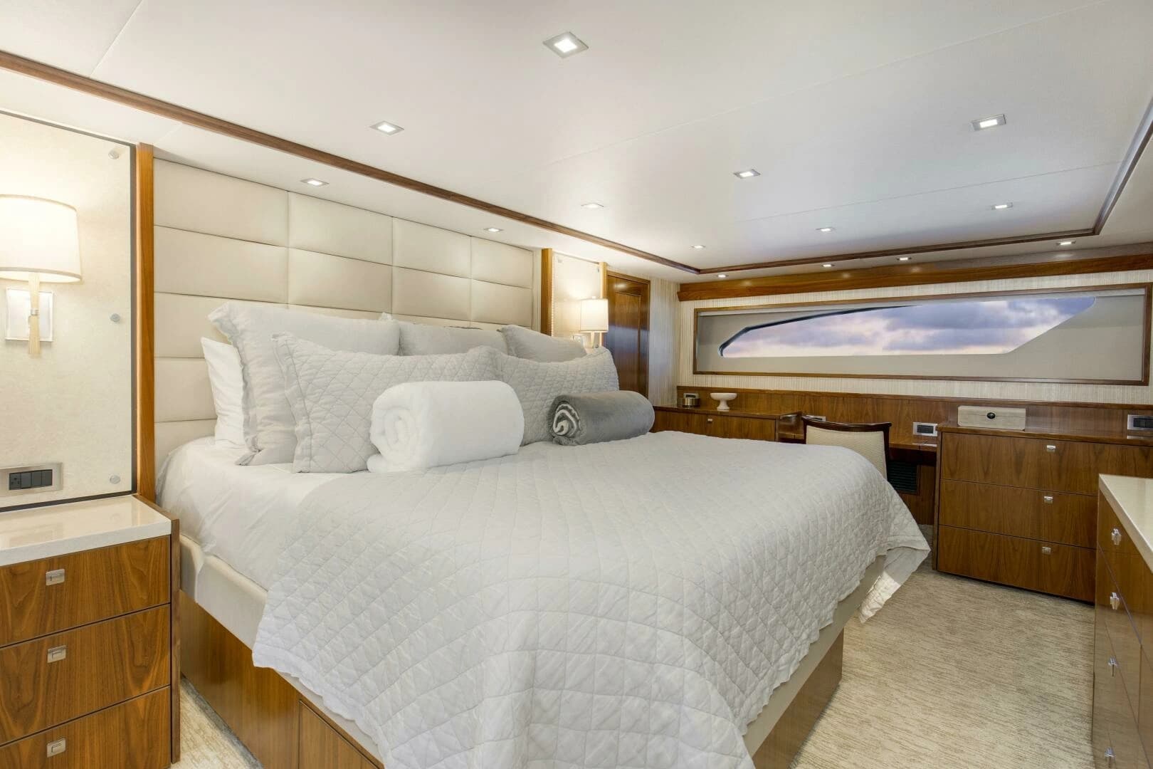 2016 Viking 92 Enclosed Bridge - Image 22