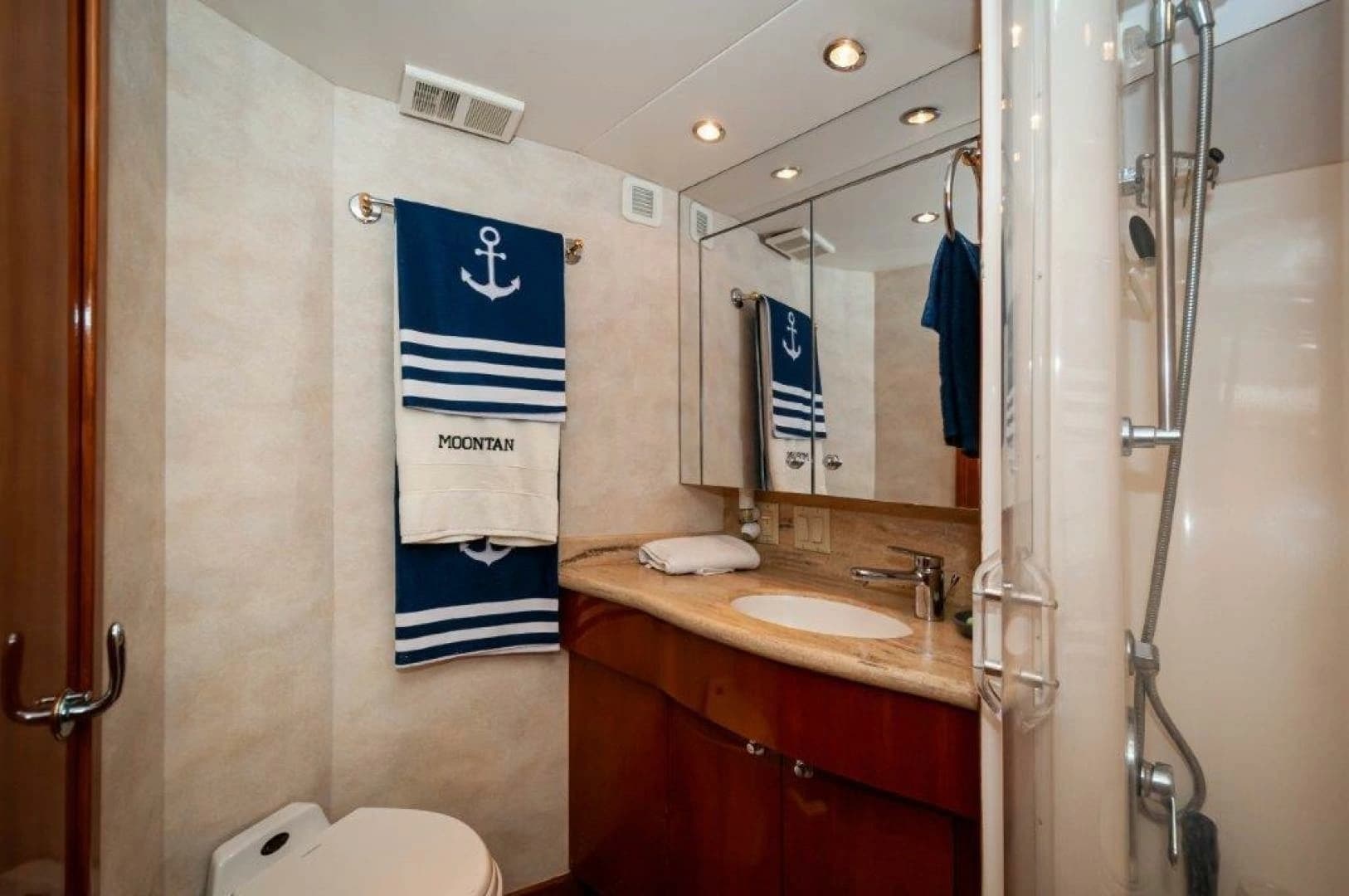 2002 Hatteras 65 Enclosed Bridge - Image 14