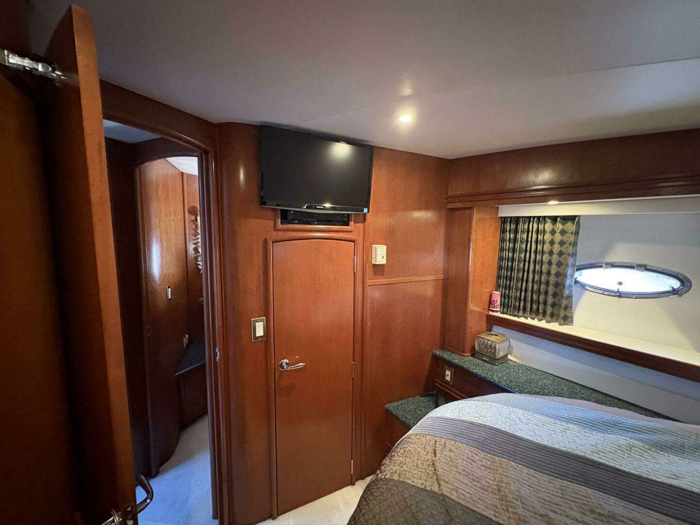1999 Carver 530 Voyager Pilothouse - Image 47