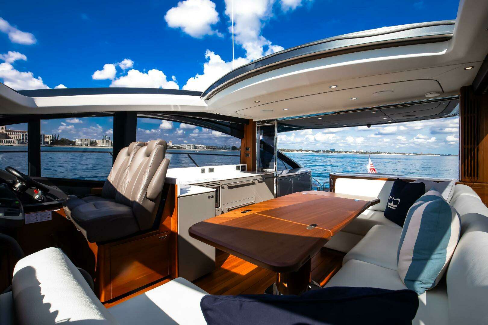 2025 Princess V55 - Image 7