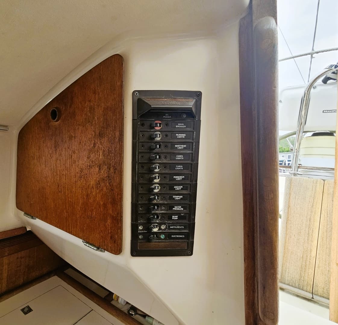 1985 Sabre 34 - Image 7