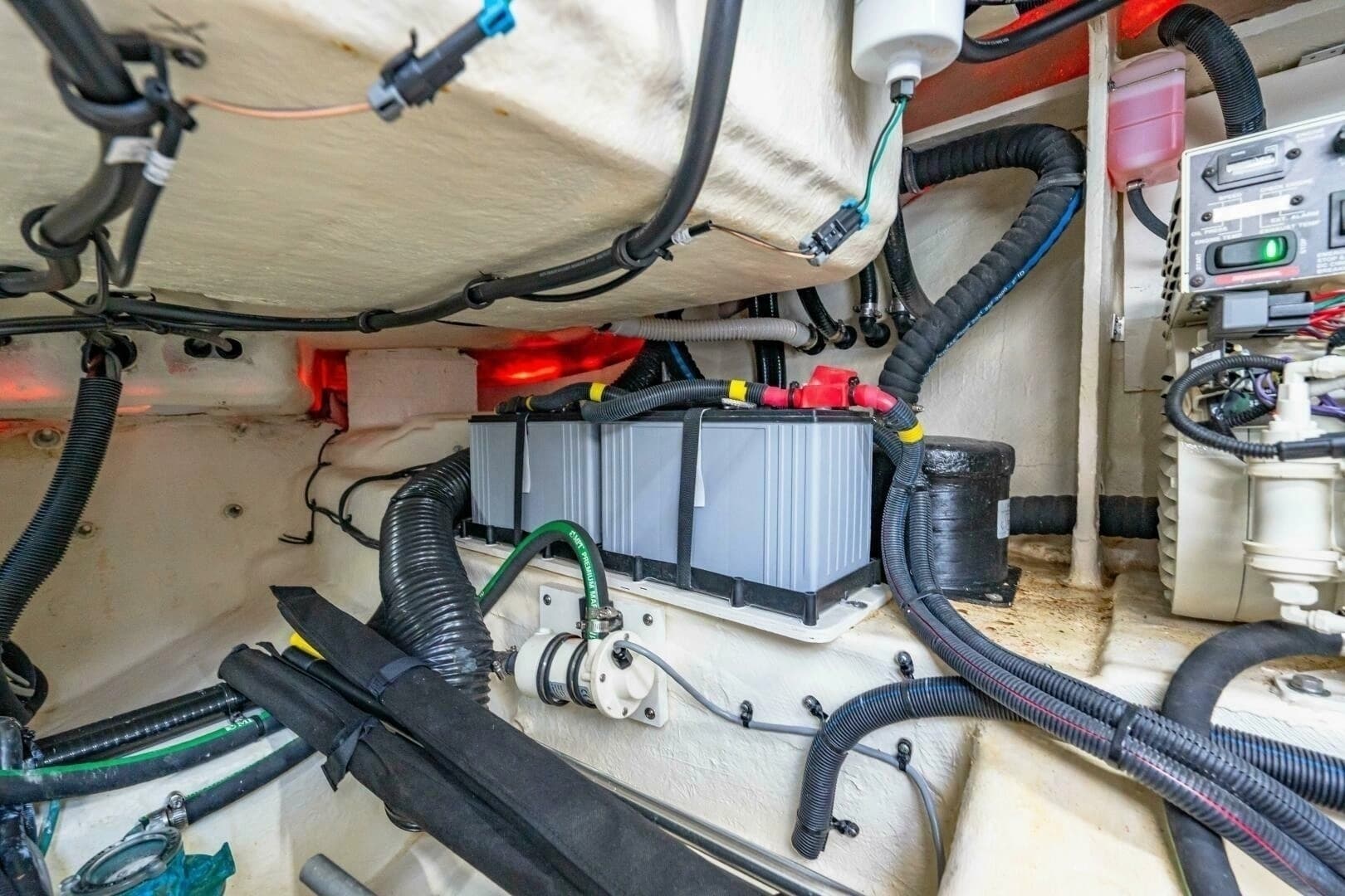 2022 Sea Ray 370 Sundancer - Image 44
