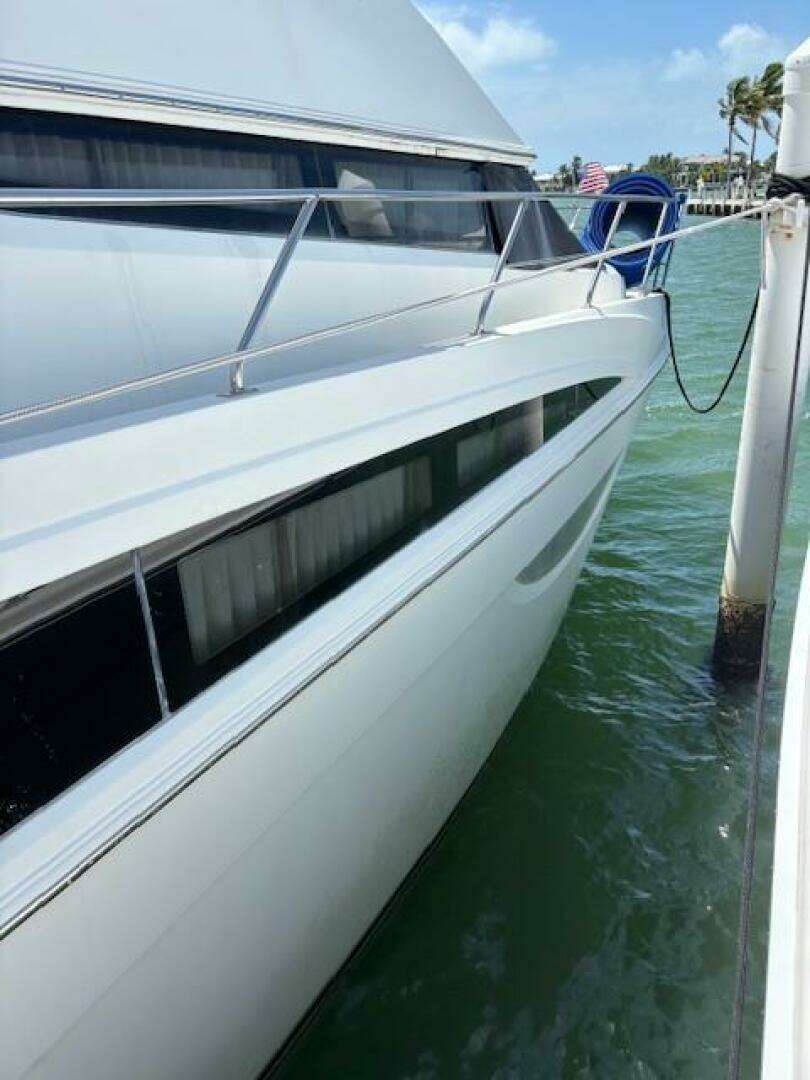 2006 Carver 43 Motor Yacht - Image 13