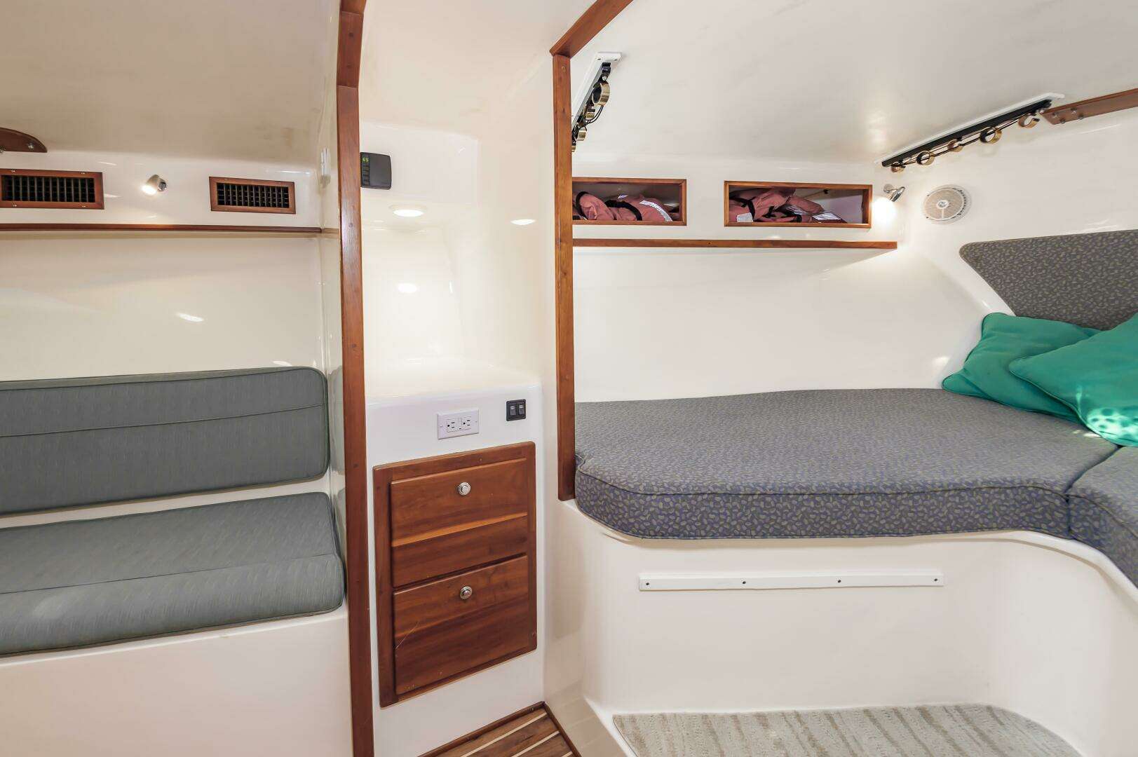 2003 Custom Carolina 40 Layton Express - Image 34