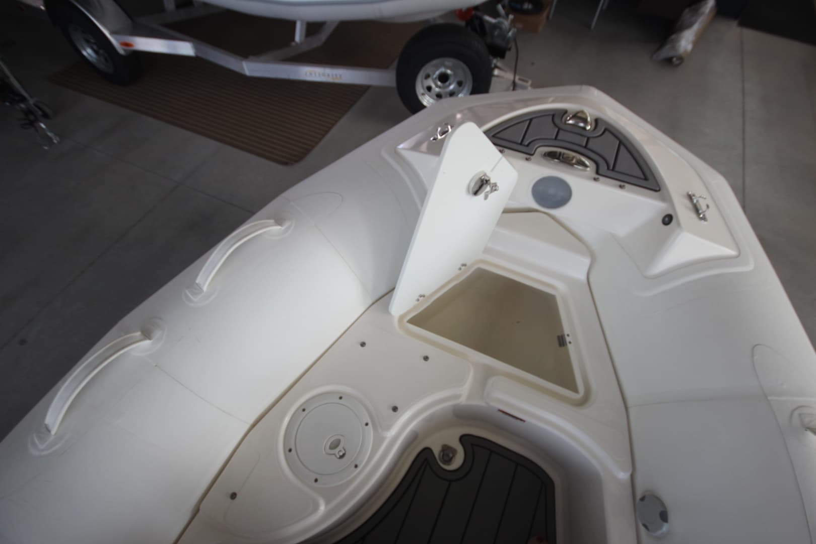 2026 Zodiac Yachtline 440 DL NEO - Image 10