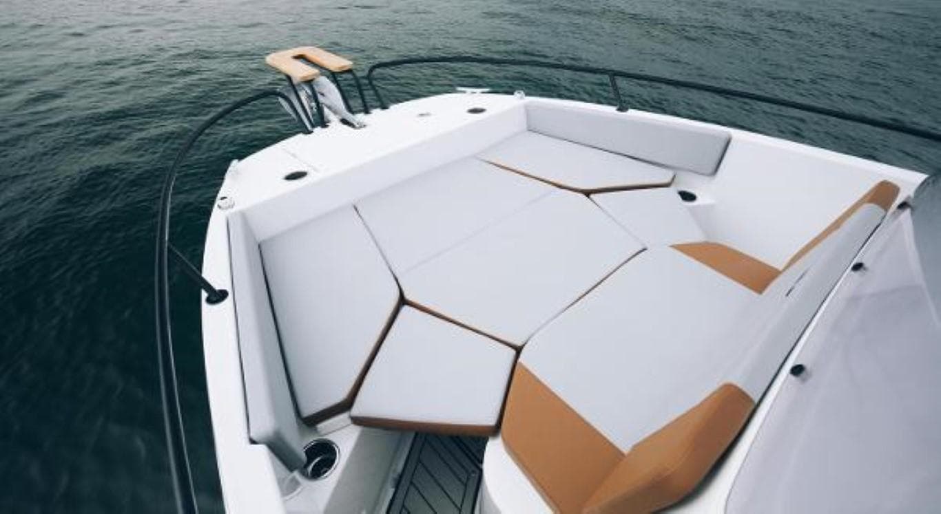 2025 Beneteau Flyer 7 SPACEdeck boat with spacious seating area on calm water.