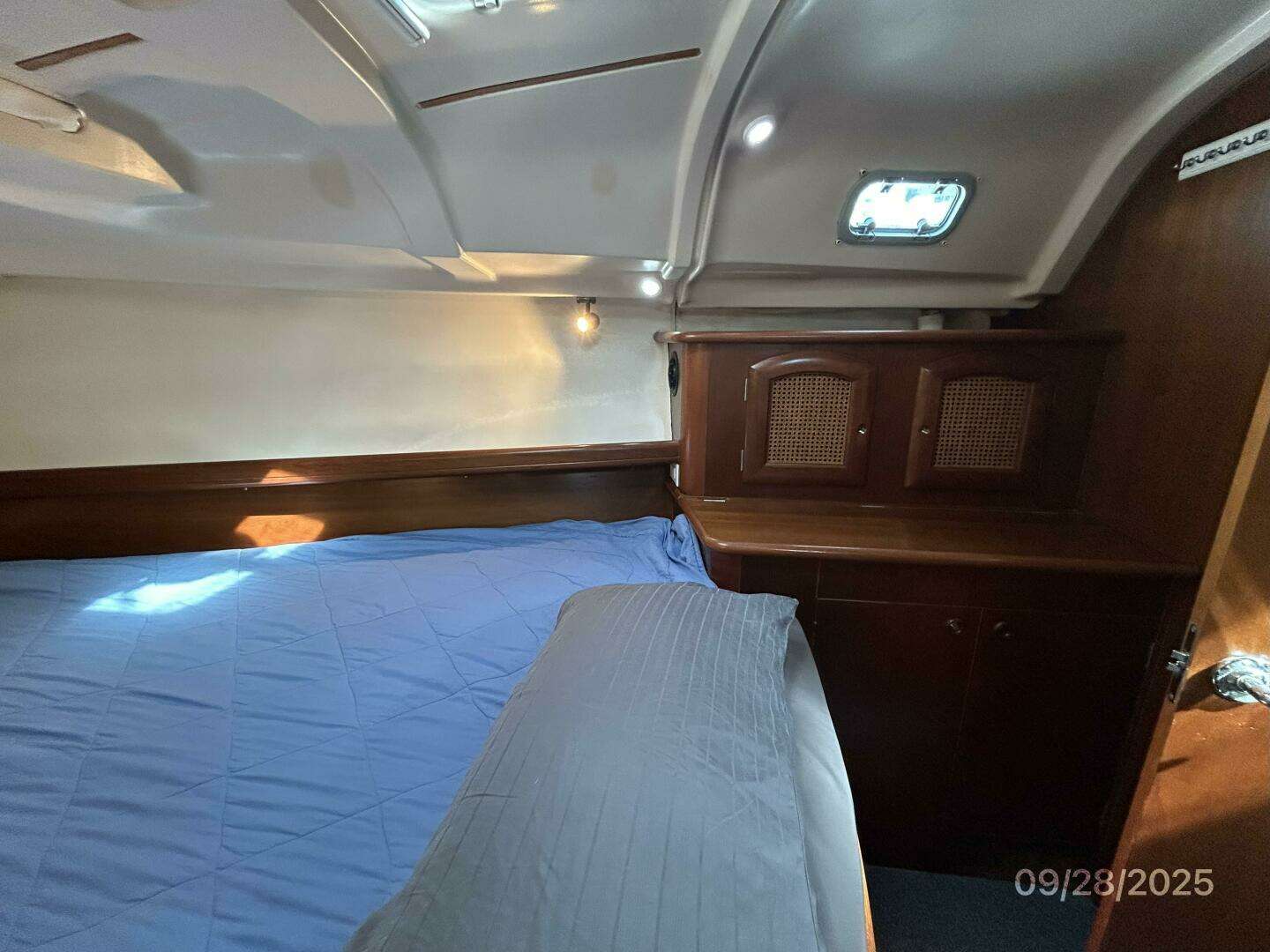 1998 Beneteau Oceanis 381 - Image 49