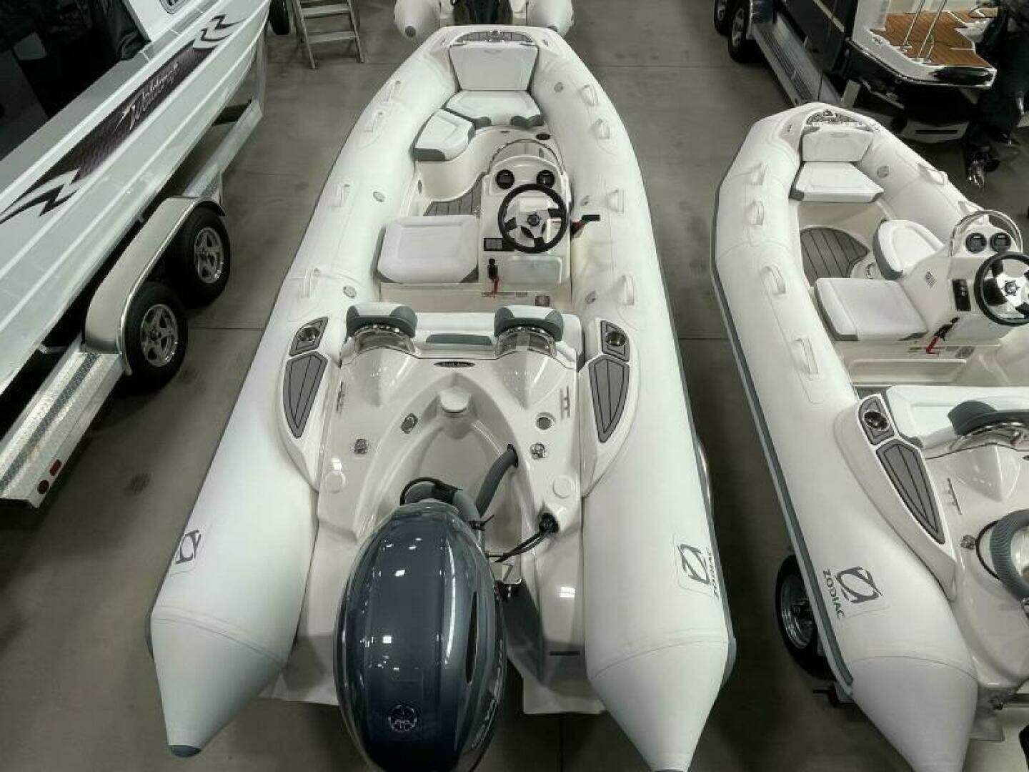 2023 Zodiac Yachtline 490 Deluxe NEO - Image 11