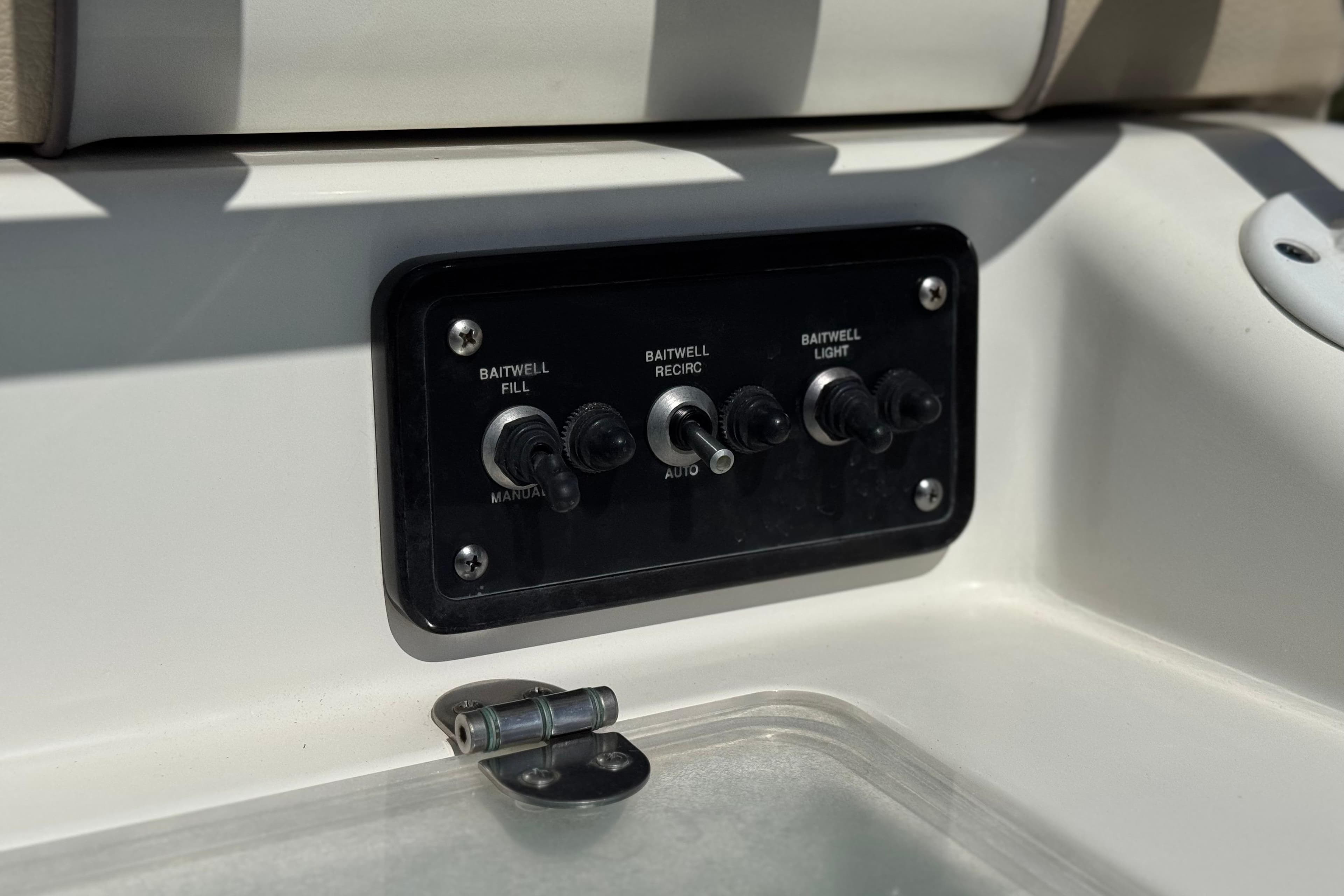 Control panel for baitwell functions on a 2018 NauticStar 25 XS boat.