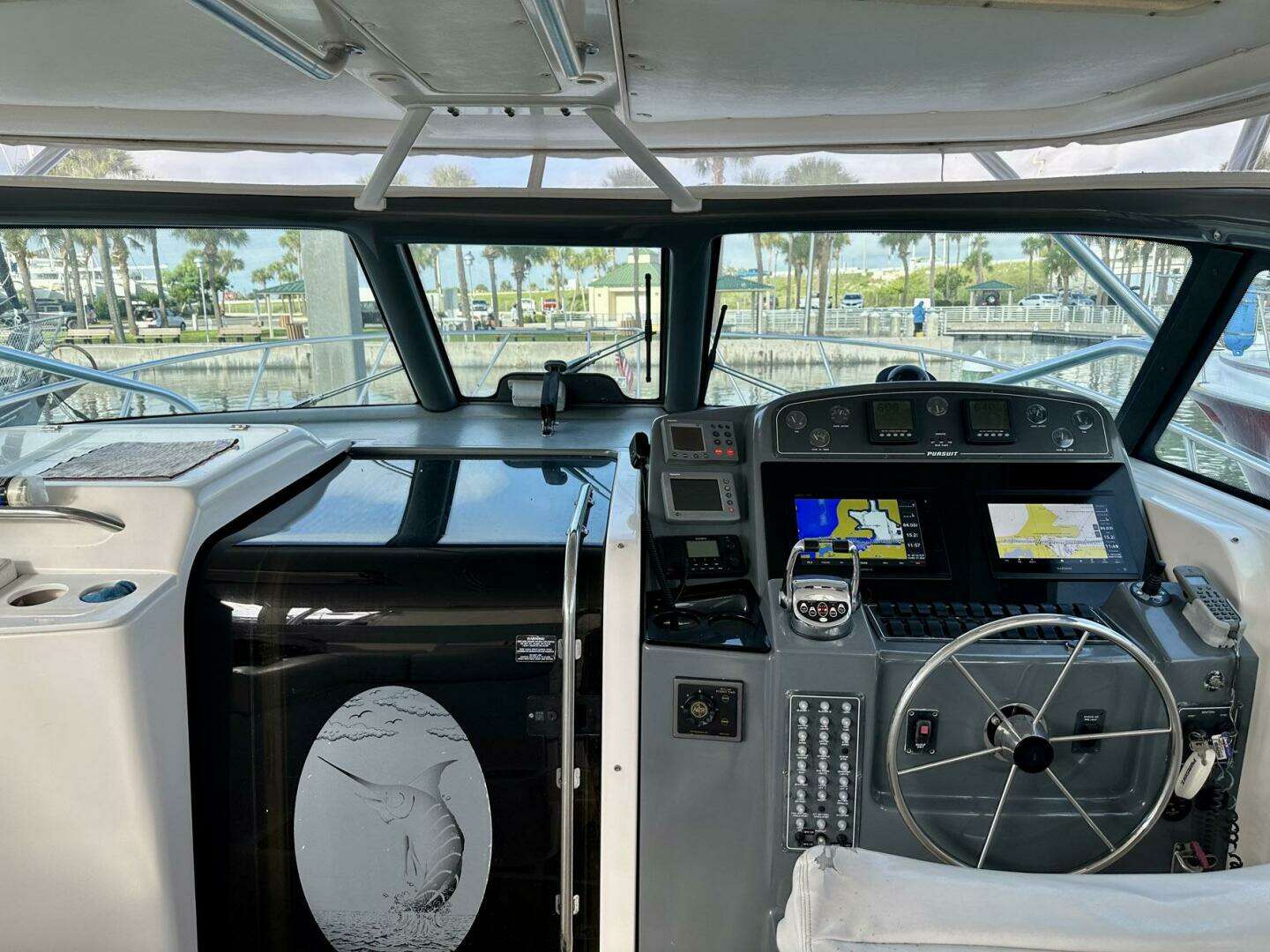 2004 Pursuit 3800 Express - Image 11