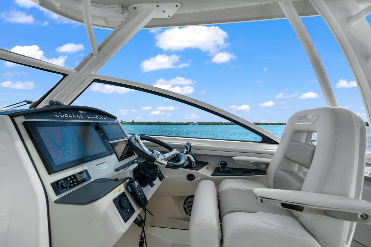2019 Boston Whaler 320 Vantage - 25