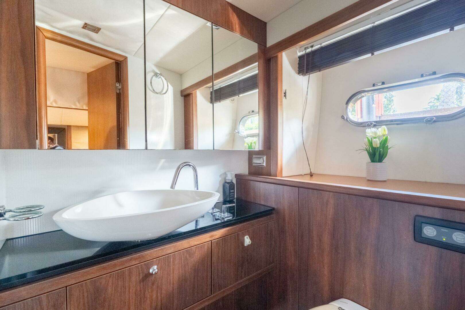 2009 Sunseeker 60 Manhattan - Image 42