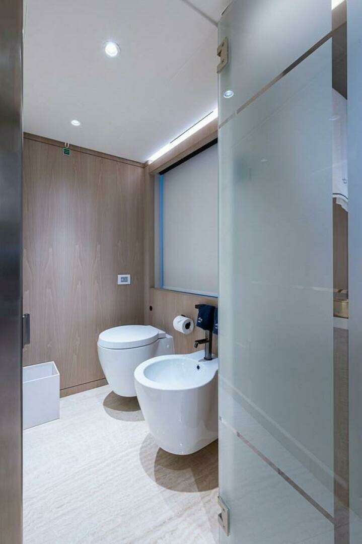 2020 Majesty Yachts 140 - Image 40