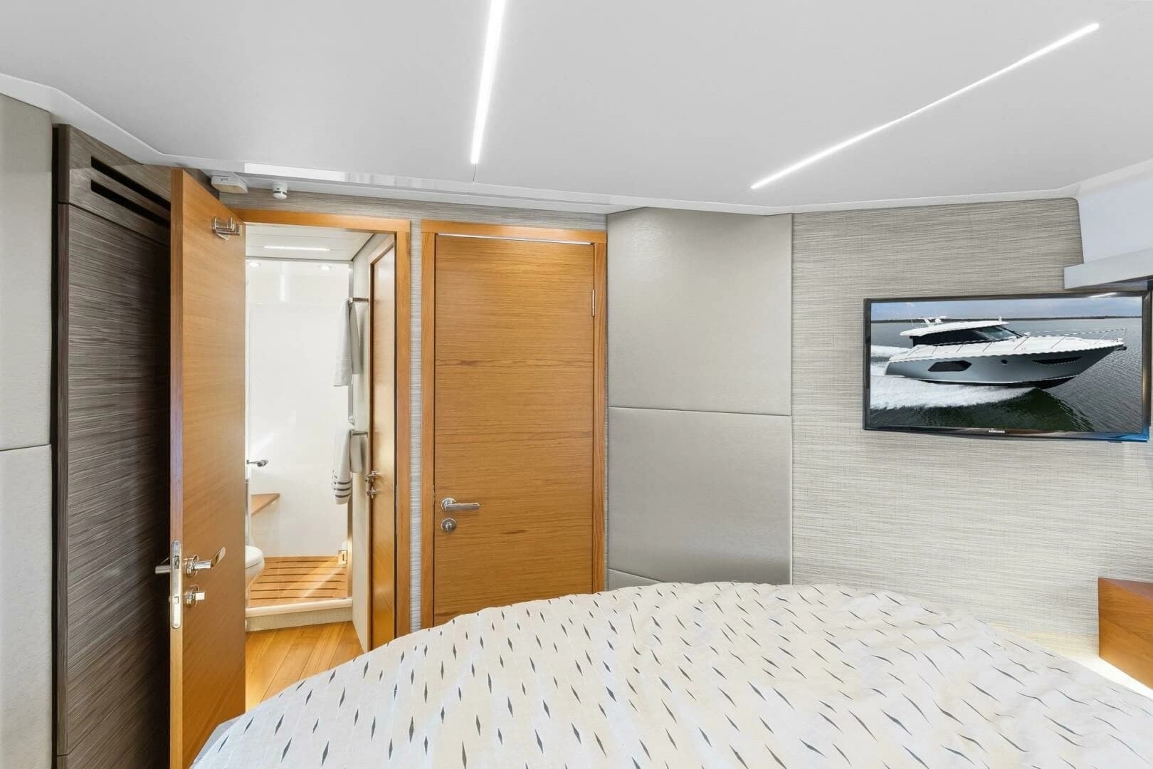 2019 Tiara Yachts C49 Coupe - Image 23