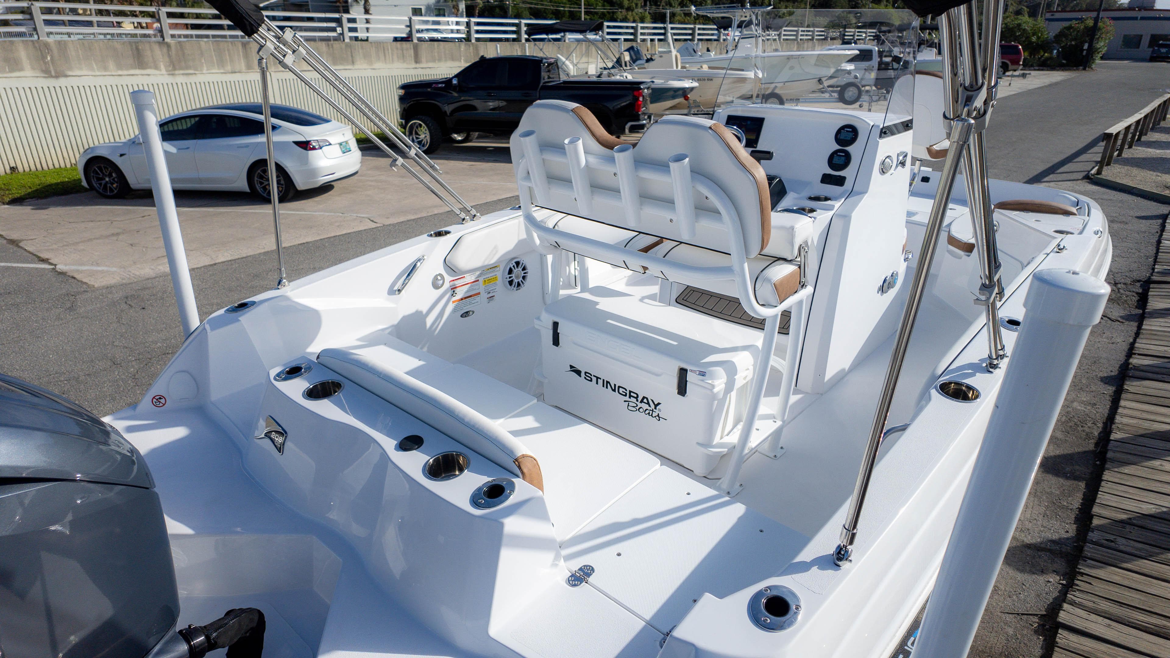 2025 Stingray 206 CC - 5