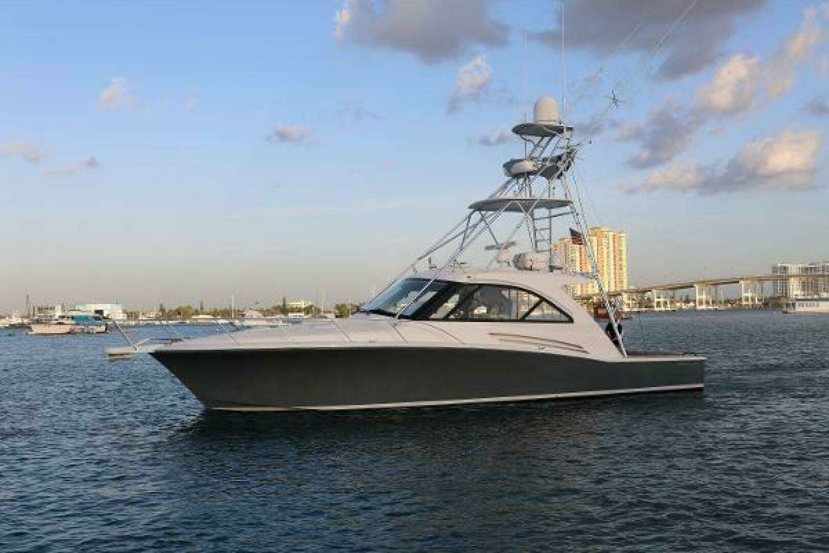 2018 Hatteras 45 Express Sportfish - Image 2