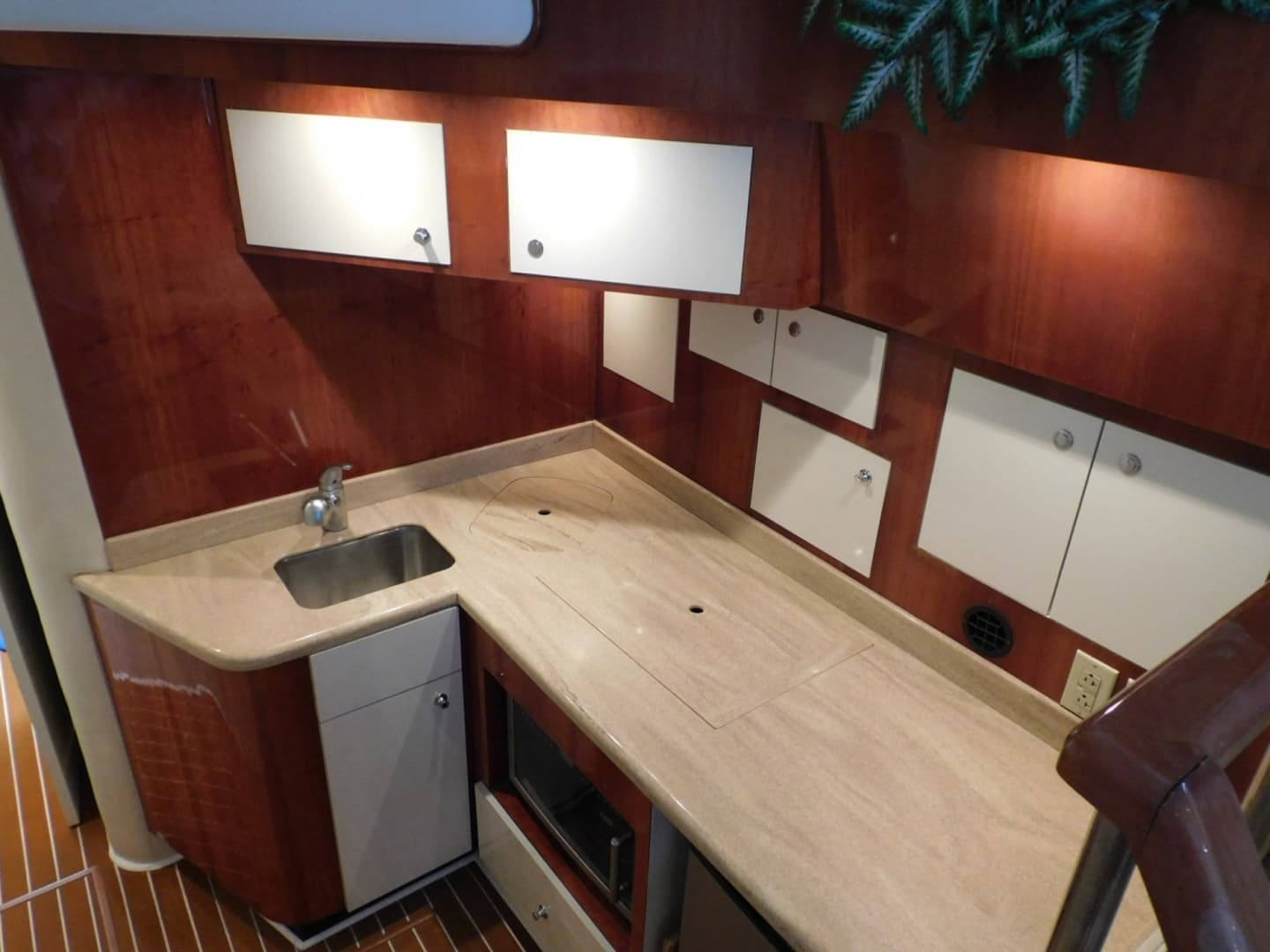 1987 Sea Ray 460 Convertible - Image 30