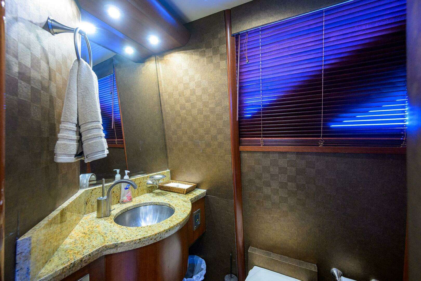 2007 Lazzara Yachts 80 Enclosed - Image 6