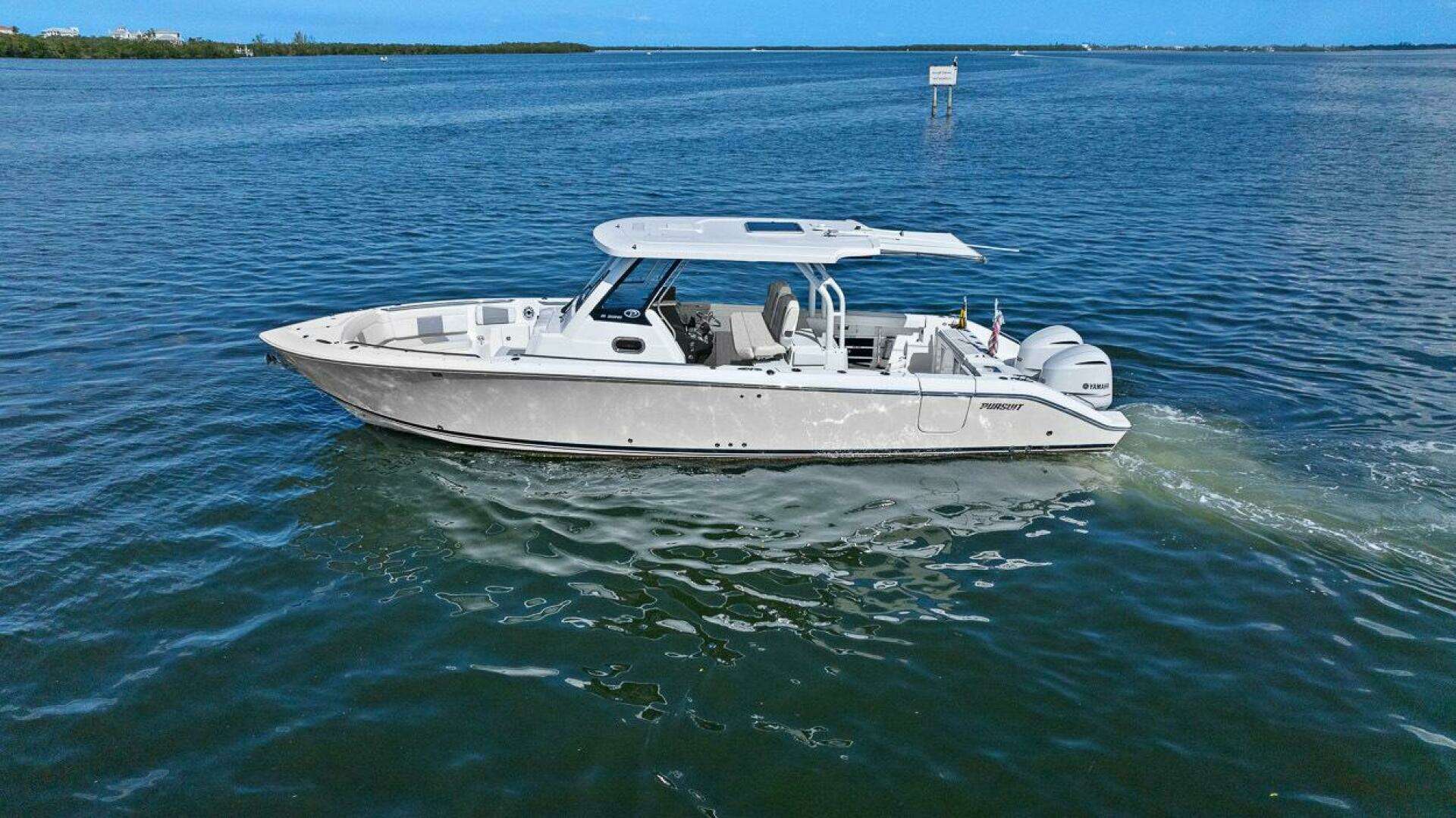 2021 Pursuit S328 - Image 23