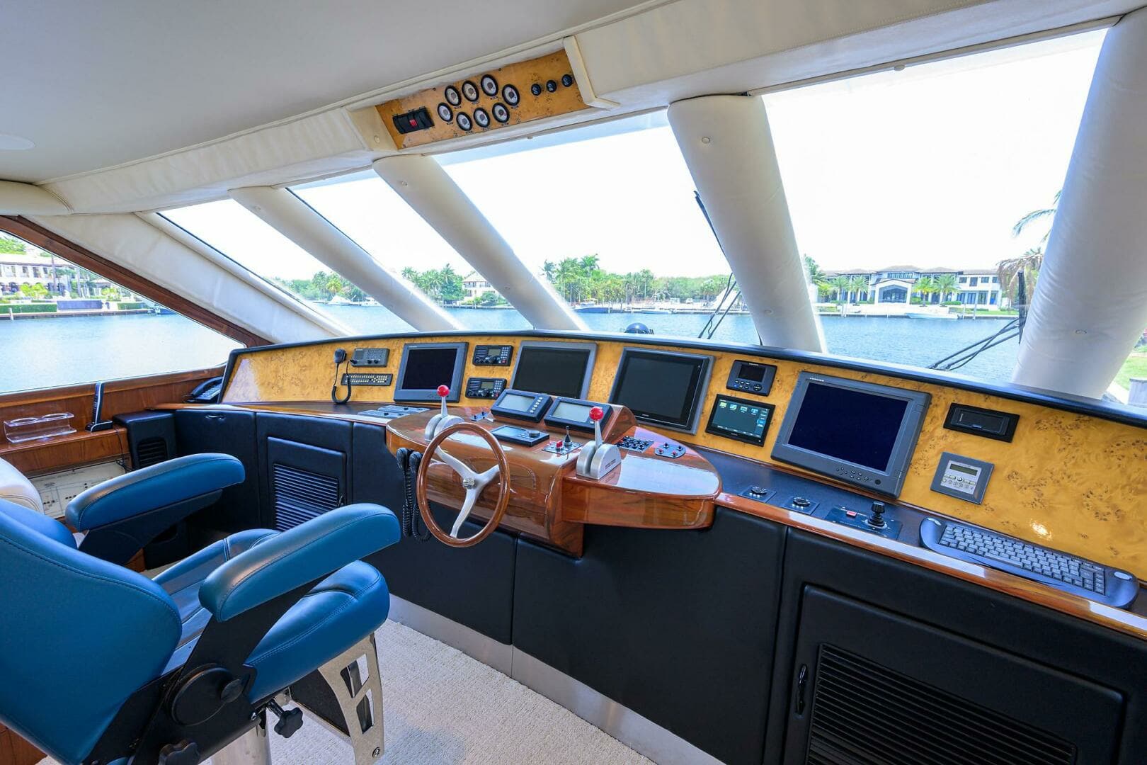 2004 Sea Force IX 82 Enclosed Bridge - Image 50