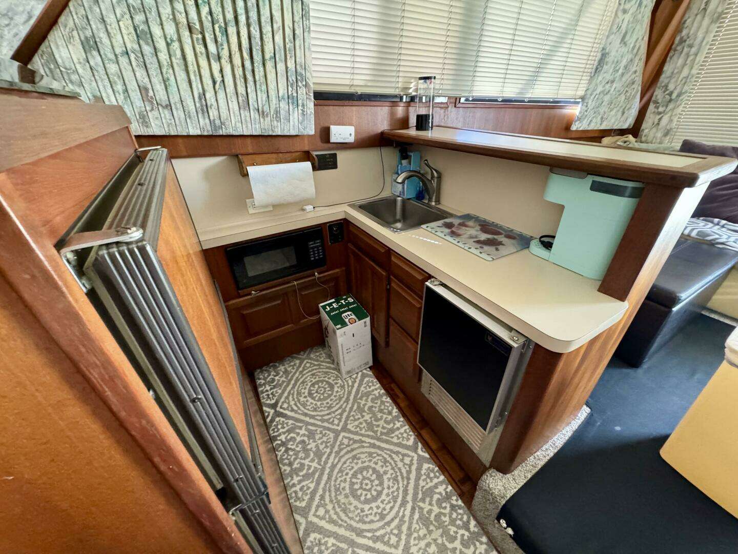 1988 Viking 35 Convertible - Image 4