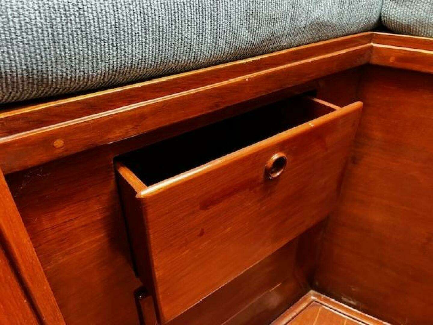 1987 Sabre 34 Mark II - Image 58