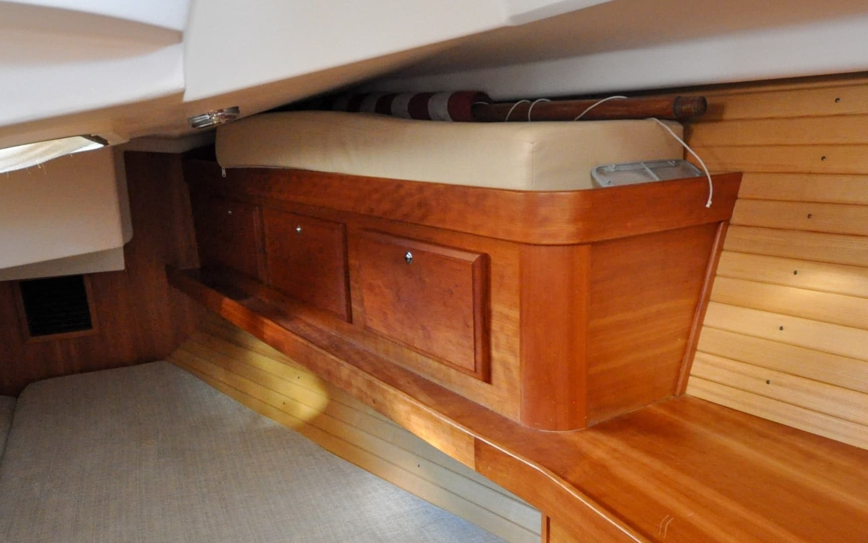2004 Sabre 426 - Image 105