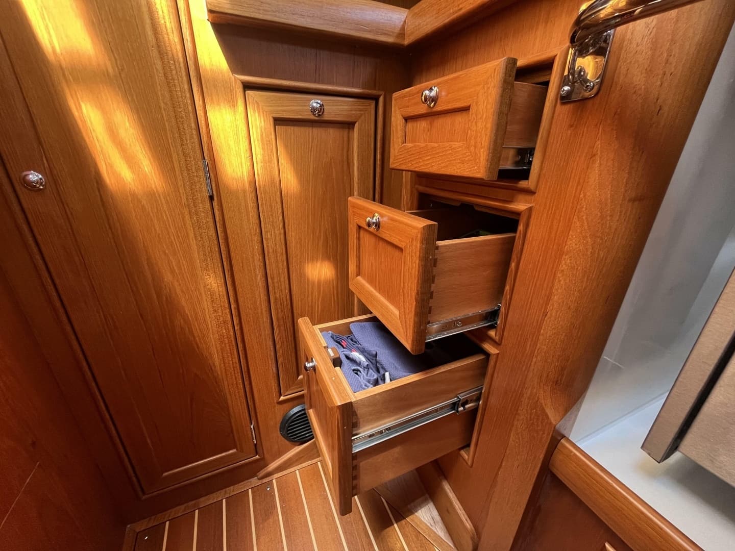2017 Rustler 37 - Image 24