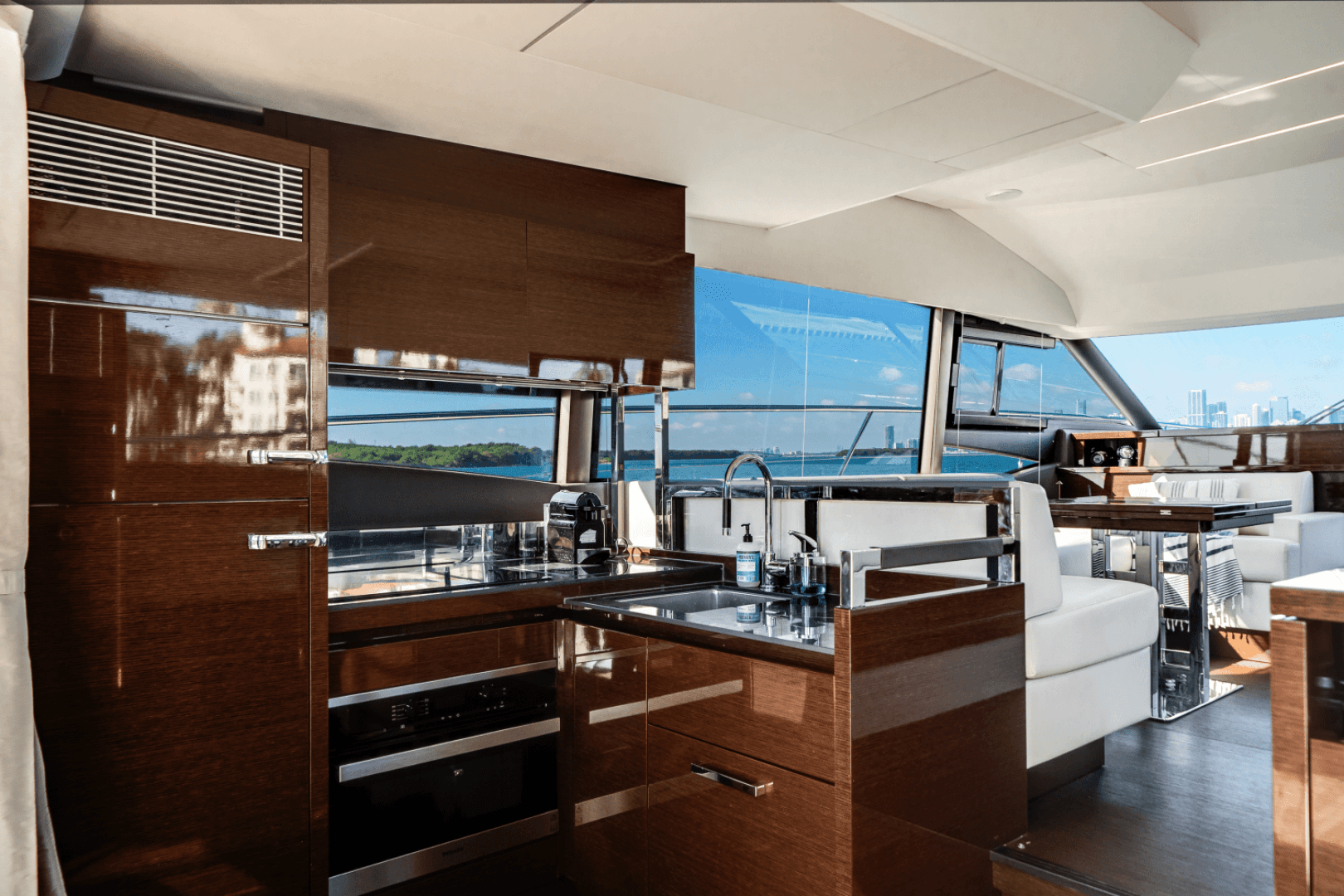 2020 Prestige 520 FLYBRIDGE - Image 28