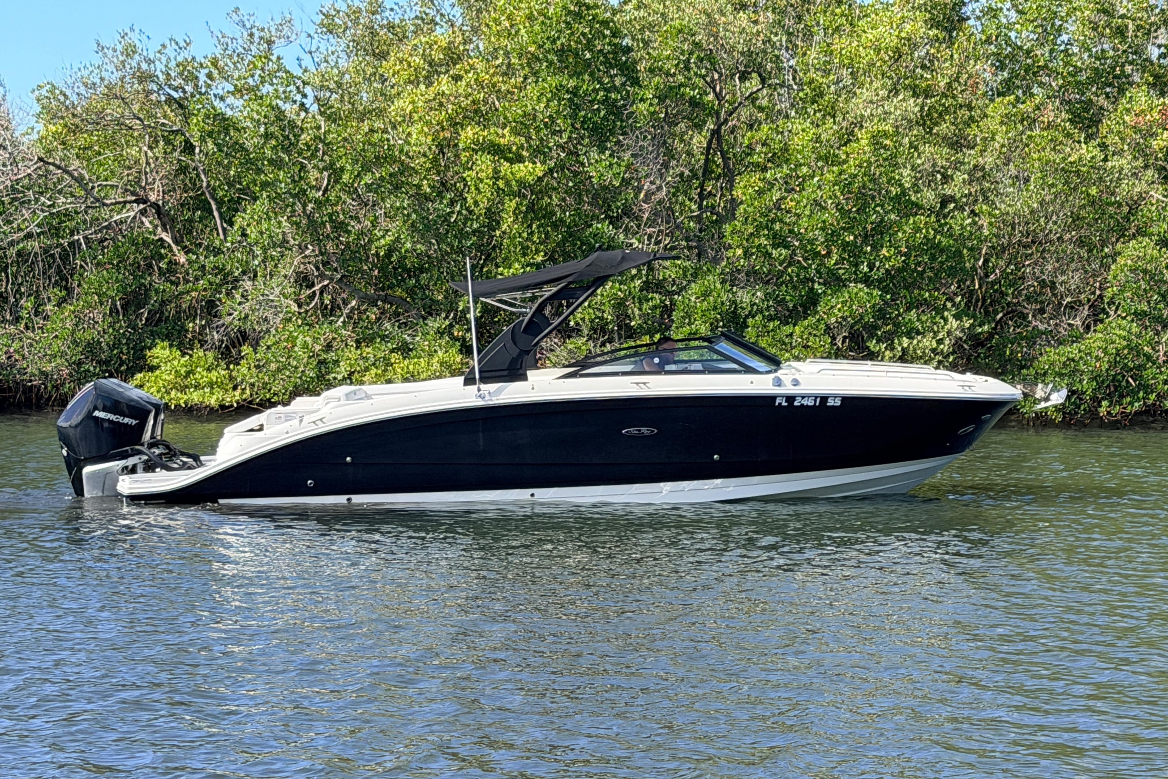 2020 Sea Ray SDX 290 Outboard