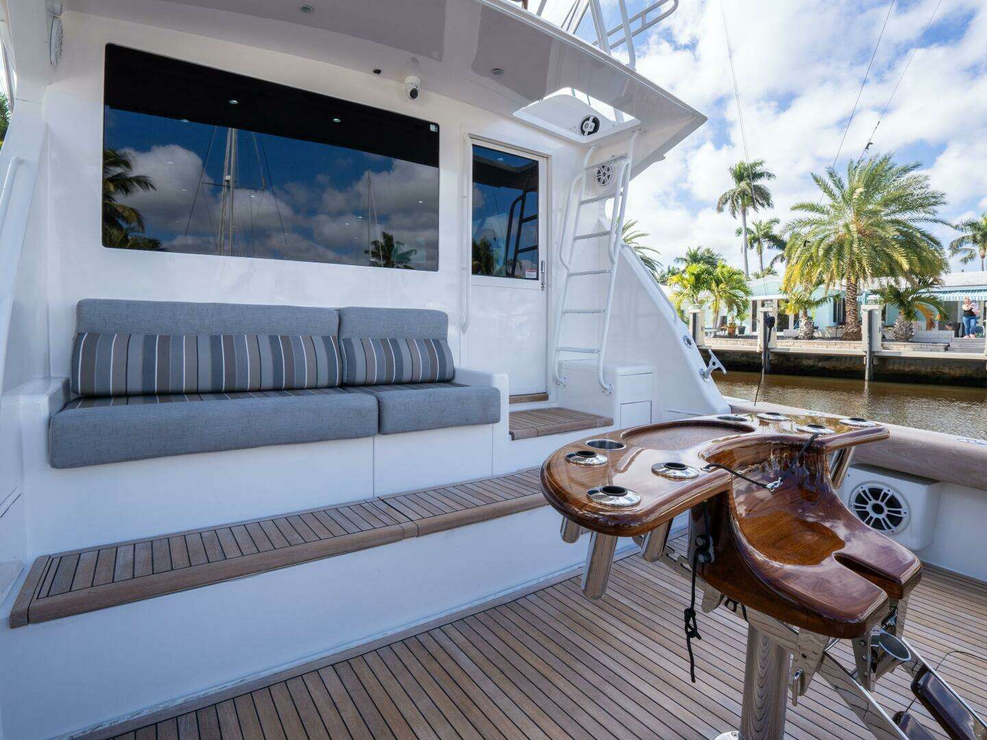 1998 Viking 58 Convertible - Image 15