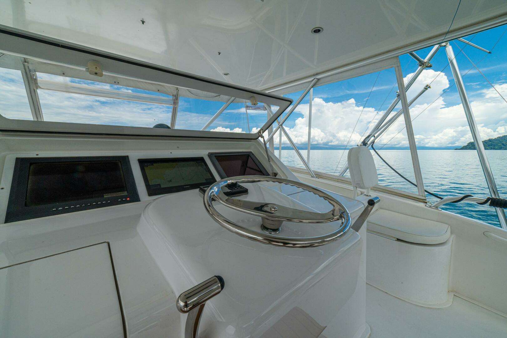 2004 Viking 61 Convertible - Image 9