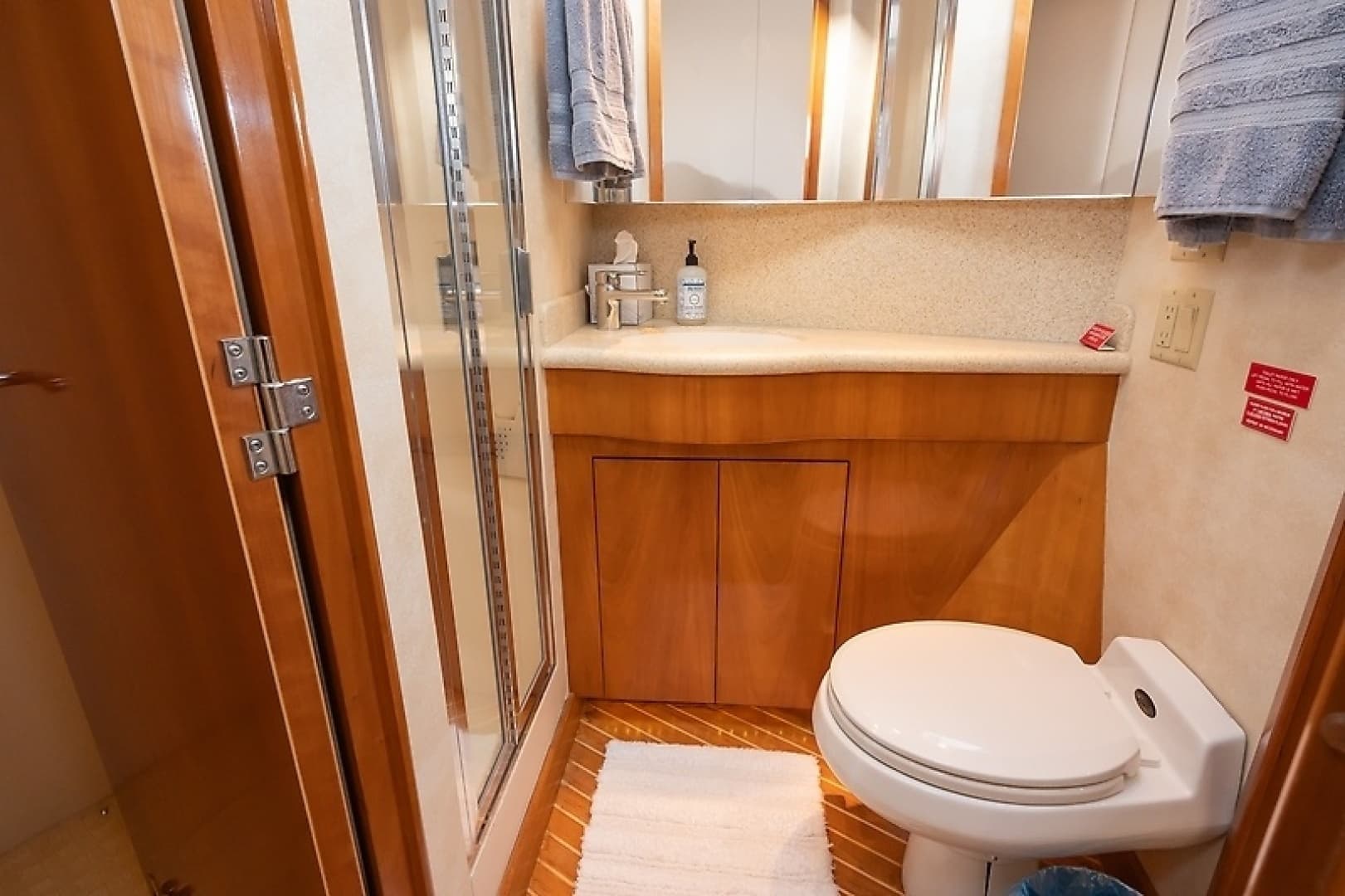 2001 Hatteras 60 Convertible - Image 40