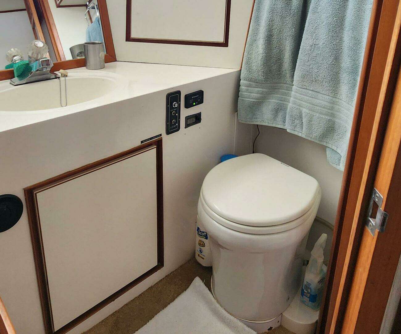 1988 Vantare 44 Aft Cabin - Image 21