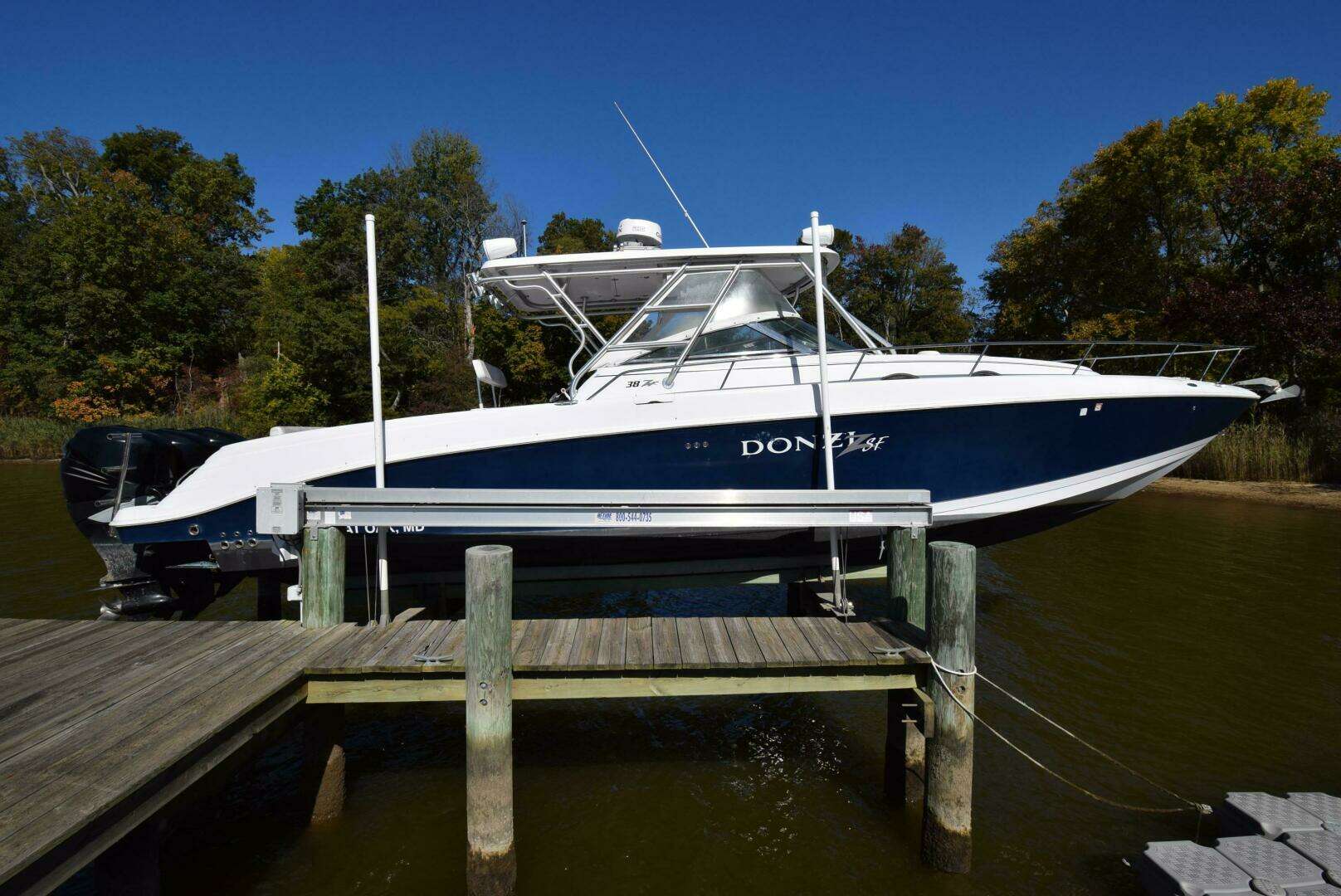 2005 Donzi 38 ZSF - Image 7